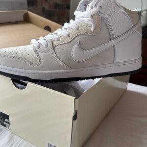 Nike SB Dunk High OS -White and Cream